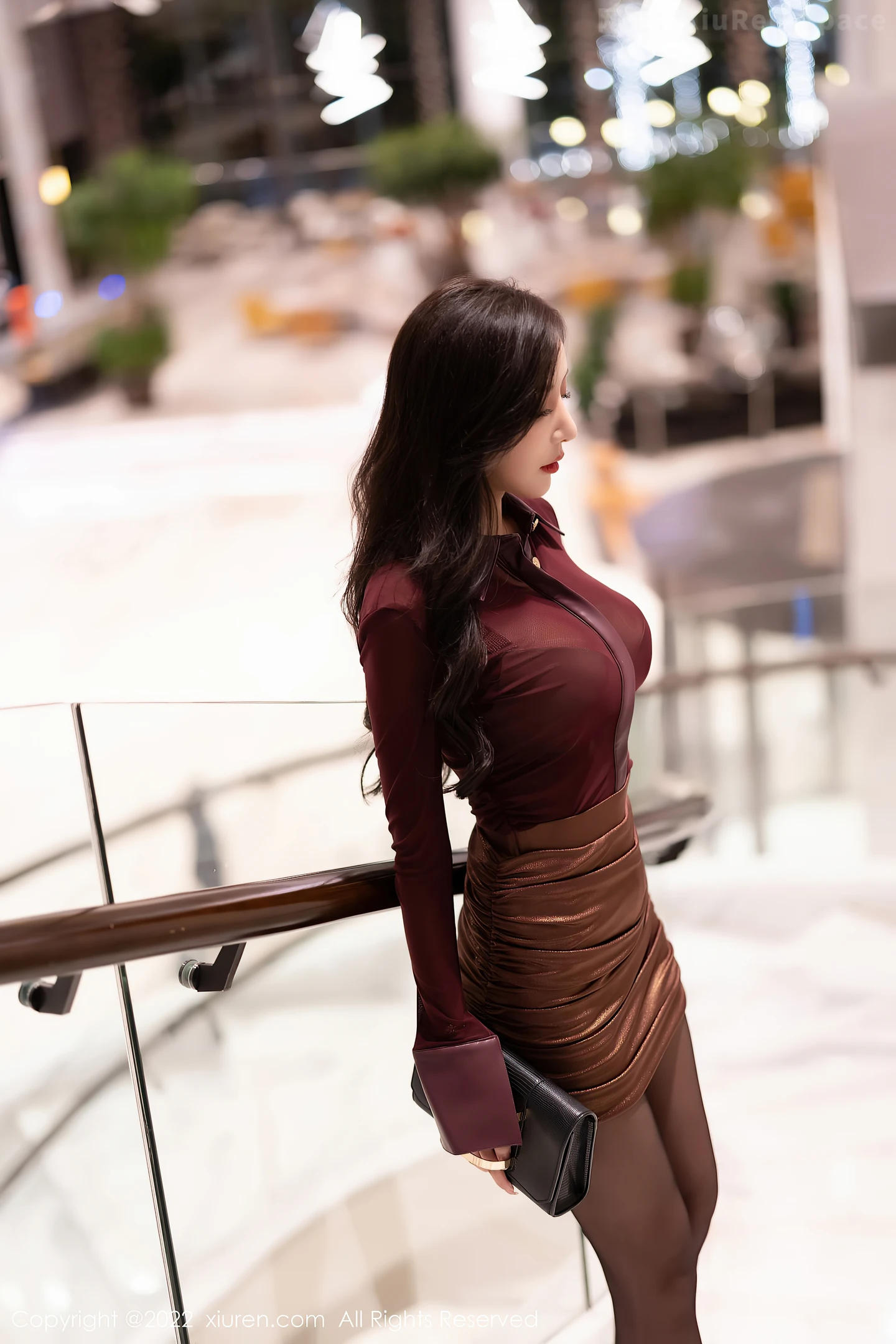 图片[4]-[XiuRen秀人网] VOL.5707 女神王馨瑶yanni性感暗红色薄纱上衣配短裙秀完美身材诱惑写真90P-秀人网官方网站